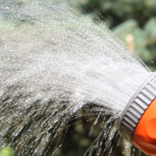 Zeitliche Einschränkungen von Beregnung mit Wasser aus Brunnen und Gewässern